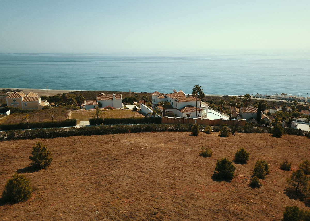 Plot for sale in Manilva 2