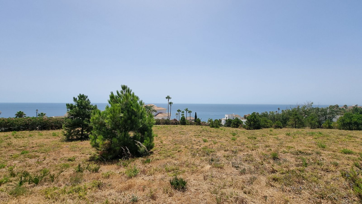 Plot for sale in Manilva 4