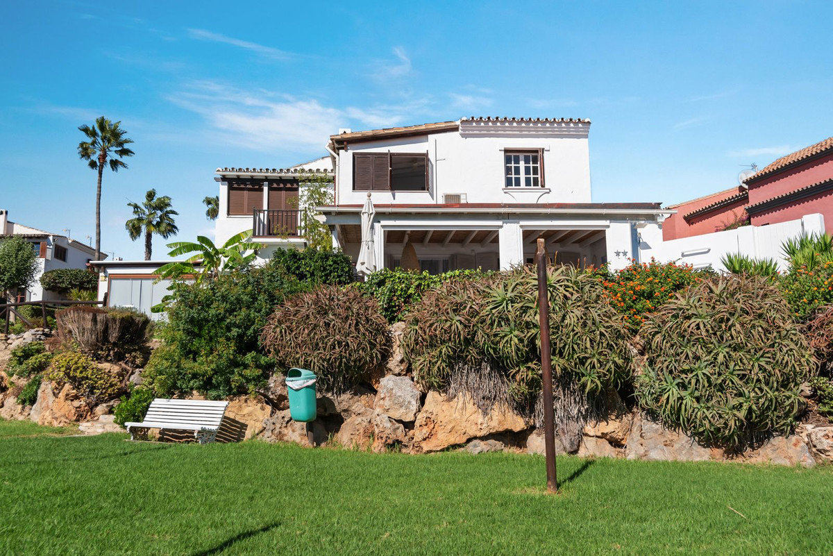 Townhouse for sale in Estepona 23