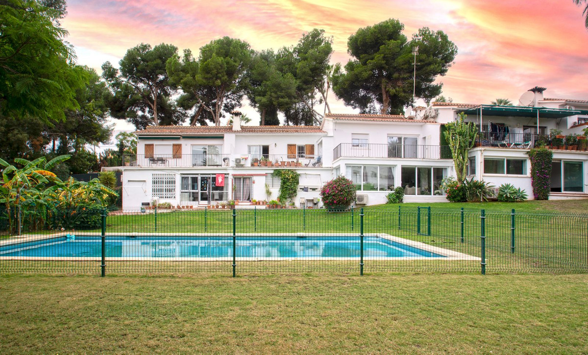 Property Image 564856-nueva-andalucia-apartment-2-1