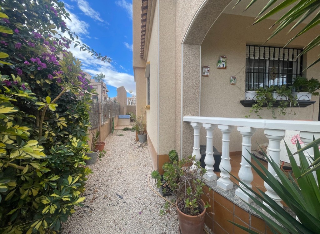 Villa for sale in Alicante 33