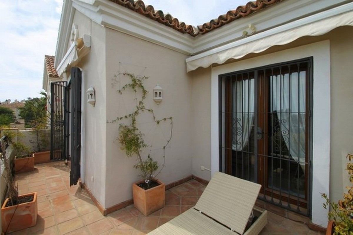 Townhouse for sale in Estepona 7