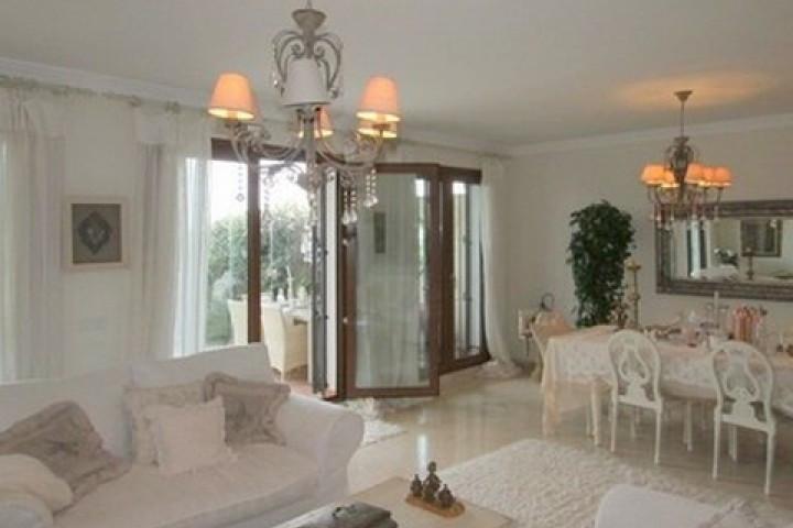 Townhouse for sale in Estepona 23