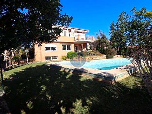 Villa for sale in Horta Nord 5