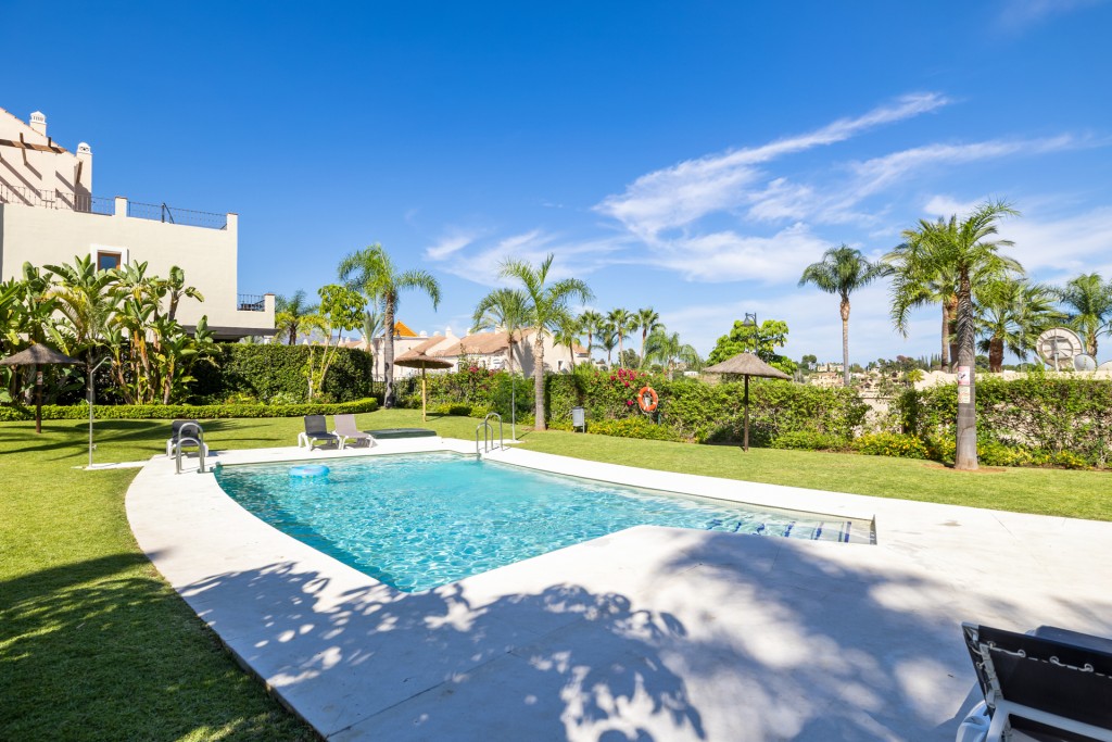 Townhouse for sale in Estepona 2