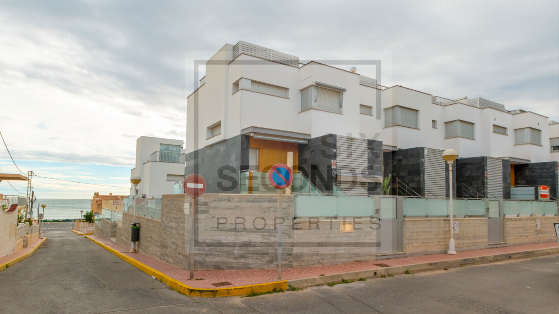 Adosada en venta en Guardamar and surroundings 2