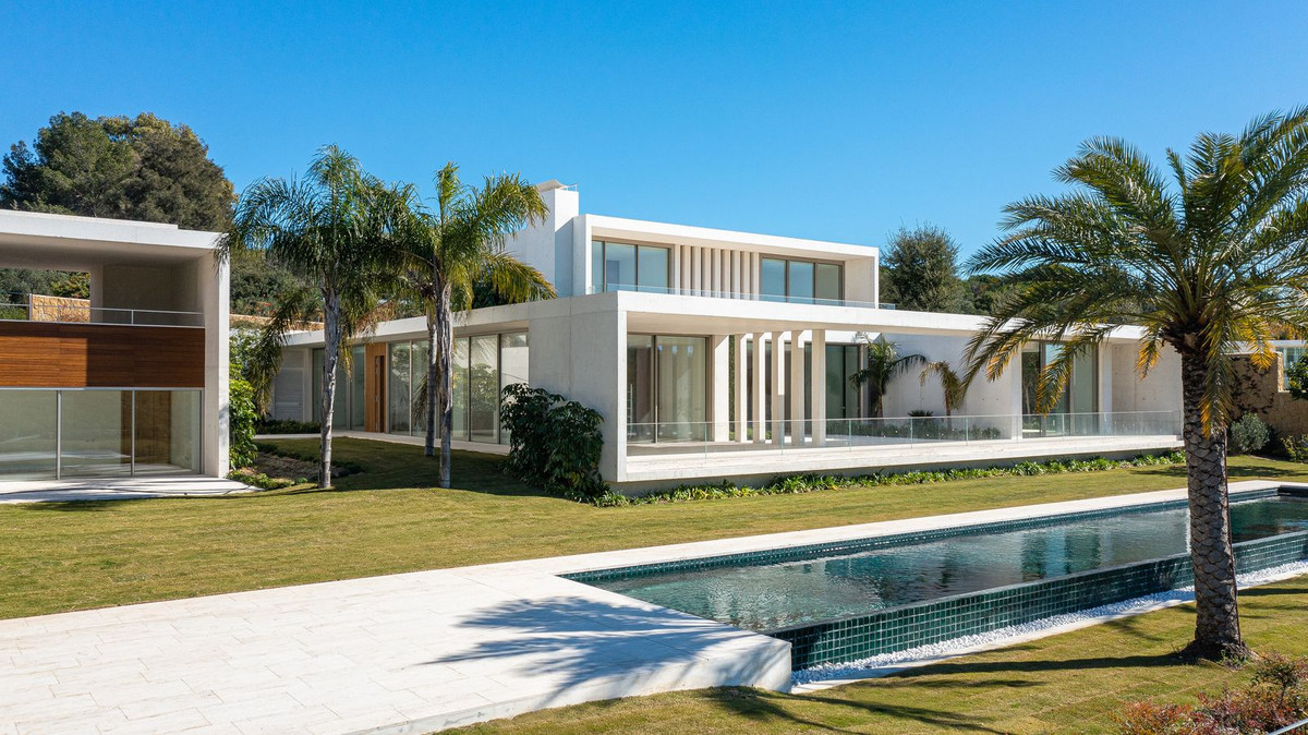 Villa for sale in Casares 9