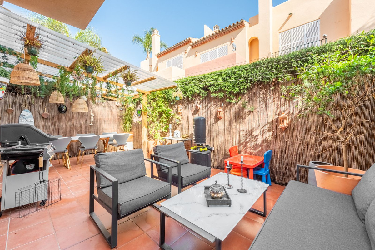 Townhouse for sale in Marbella - Nueva Andalucía 2