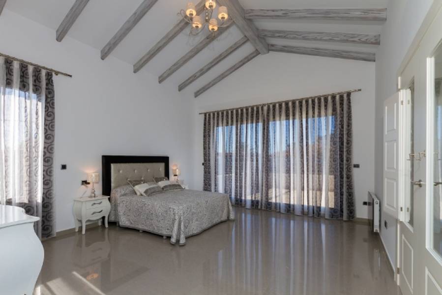 Villa for sale in Alicante 3