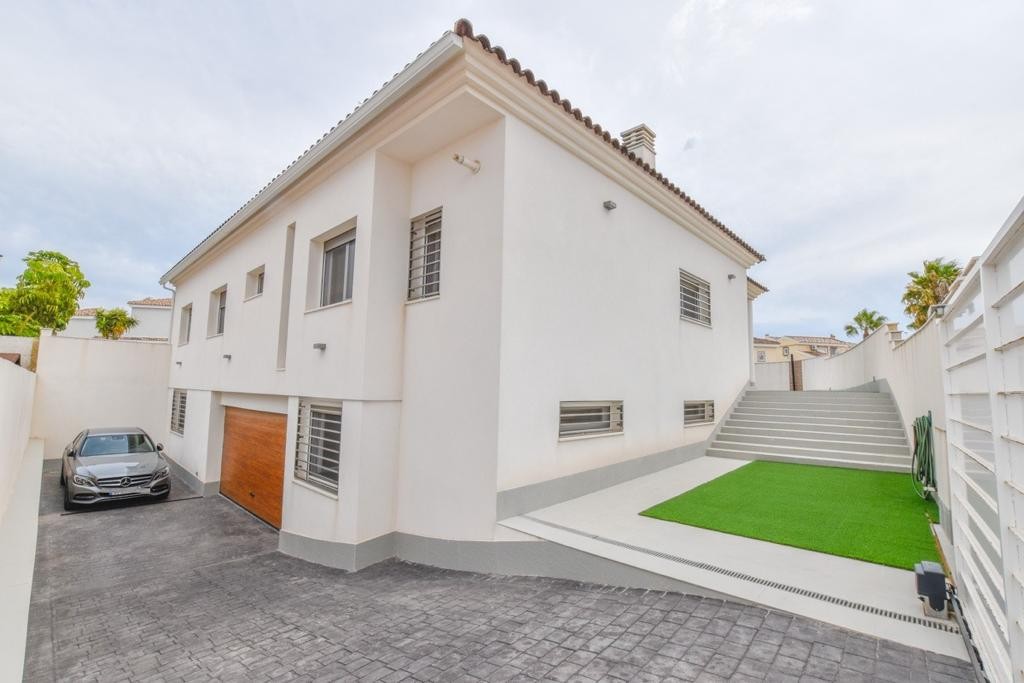 Villa for sale in Santa Pola 31