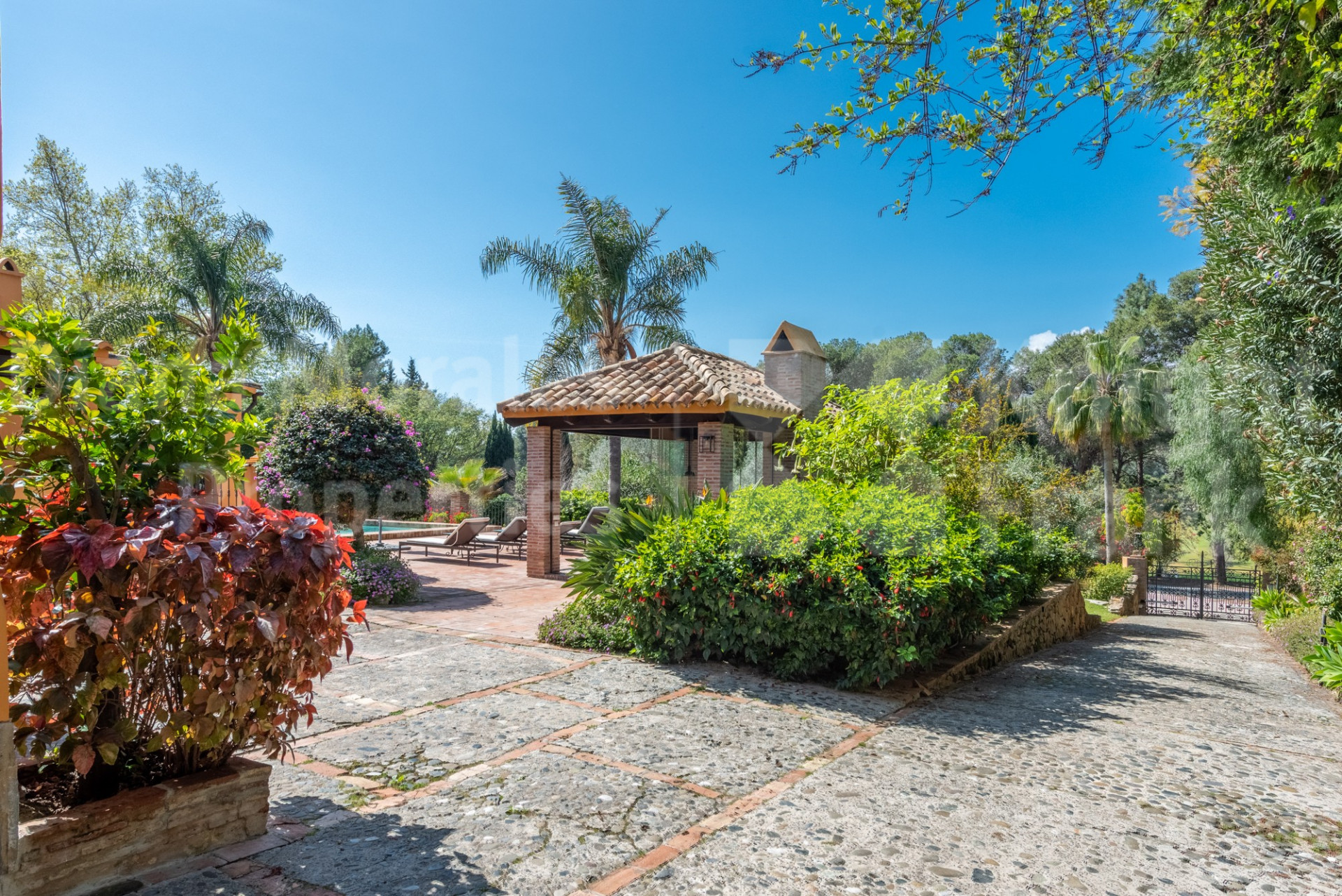 Villa for sale in Estepona 43