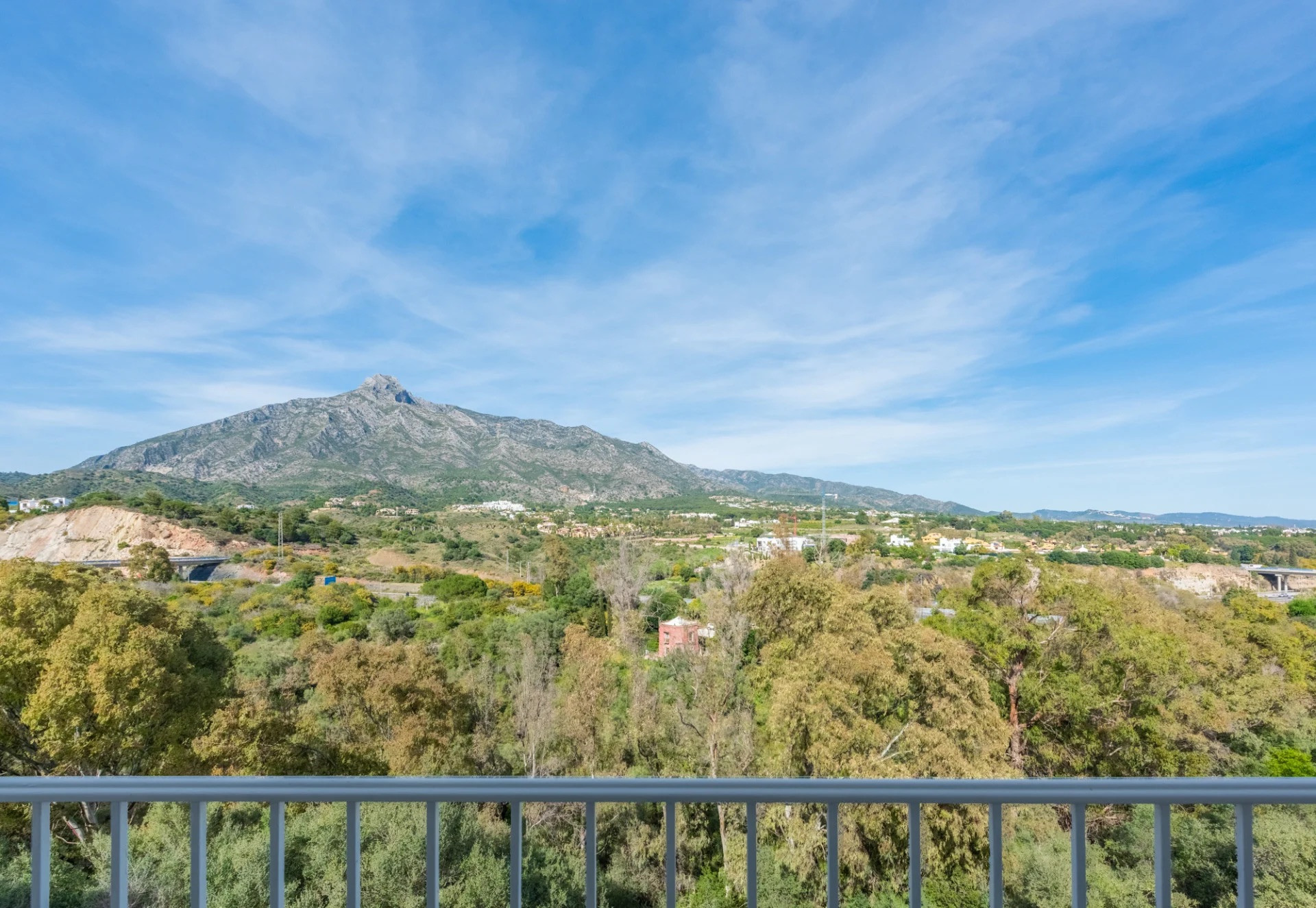 Villa for sale in Marbella - Golden Mile and Nagüeles 34