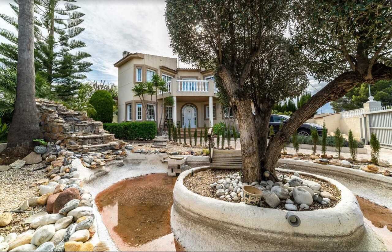 Villa à vendre à Alicante 2