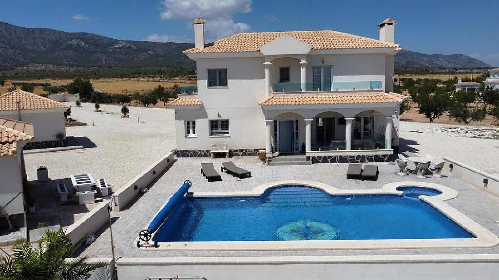 Villa for sale in Alicante 53