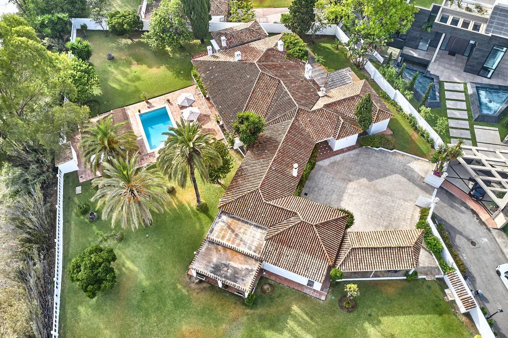 Villa à vendre à Estepona 2