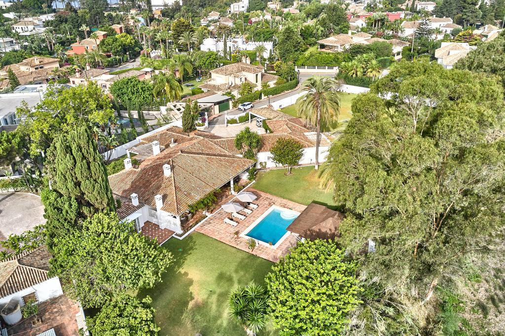 Villa for sale in Estepona 39