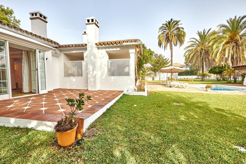 Villa for sale in Estepona 14