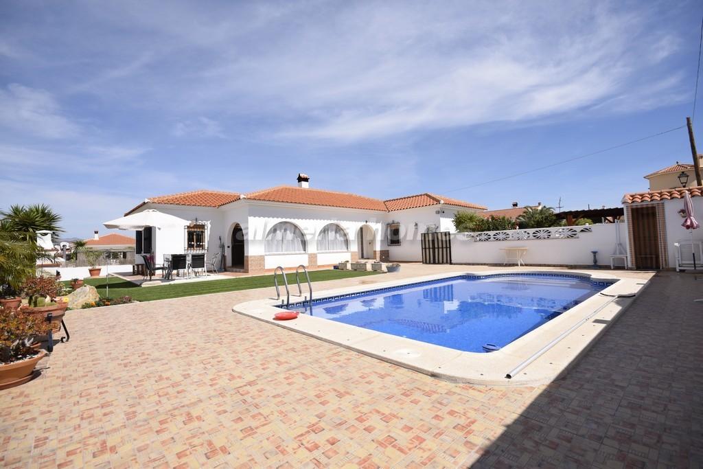 Villa for sale in Almería and surroundings 2