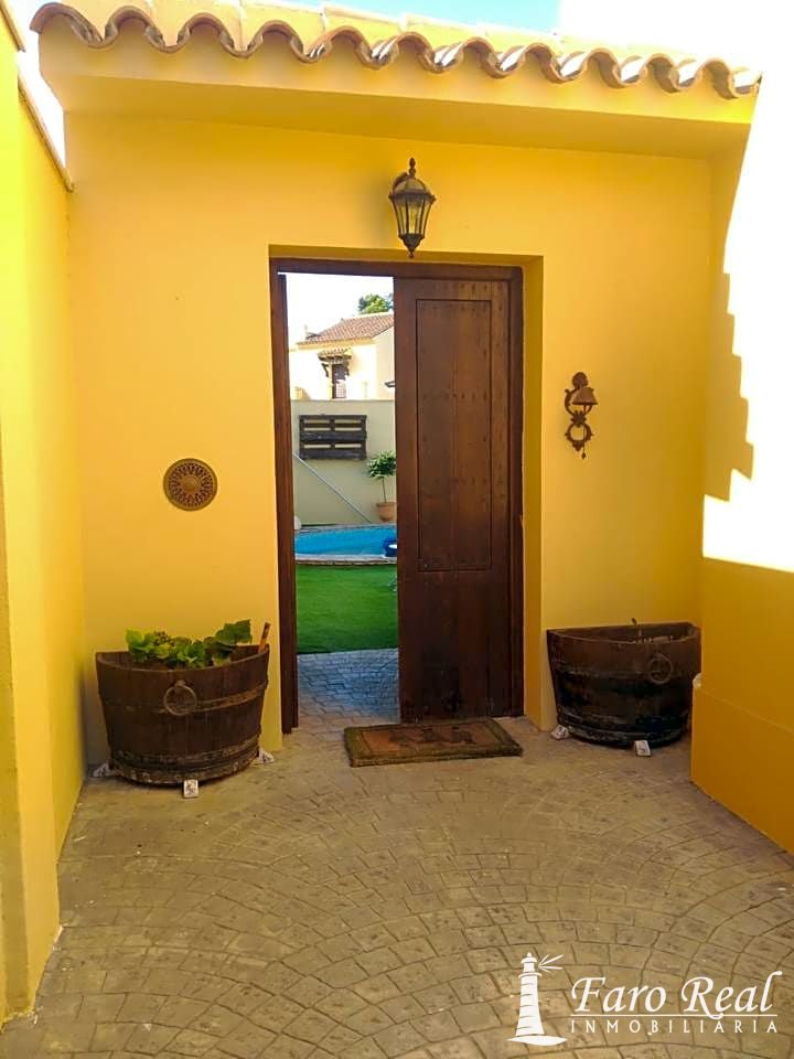 Villa for sale in Costa de Cádiz Northwest 6