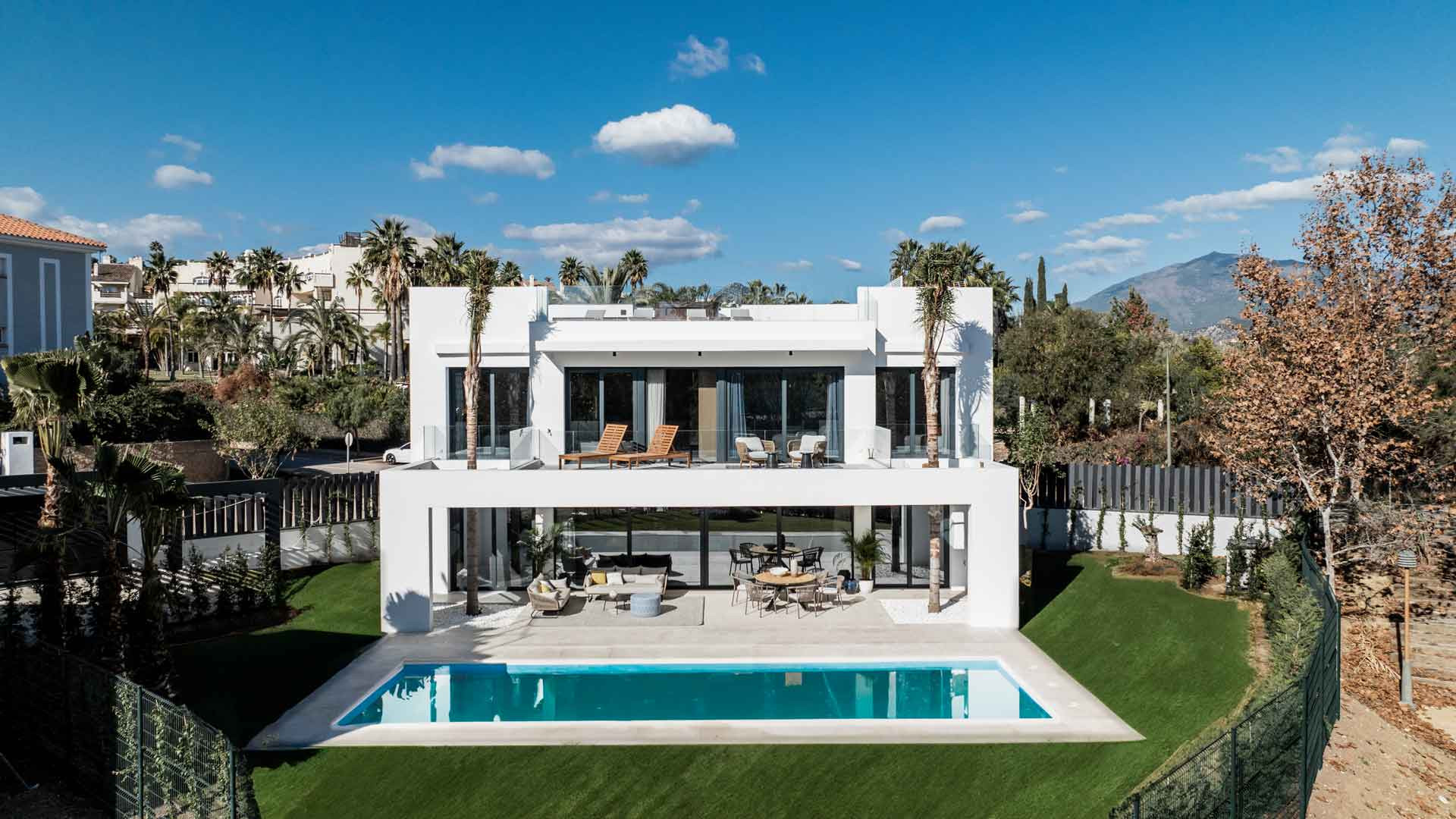 Villa for sale in Estepona 2