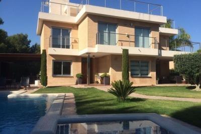 Villa for sale in Horta Nord 25