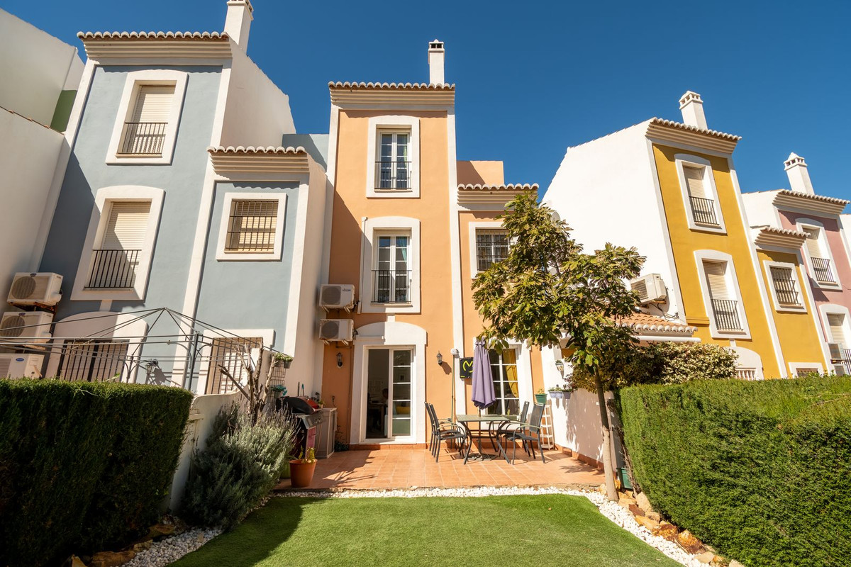 Townhouse for sale in Casares 3