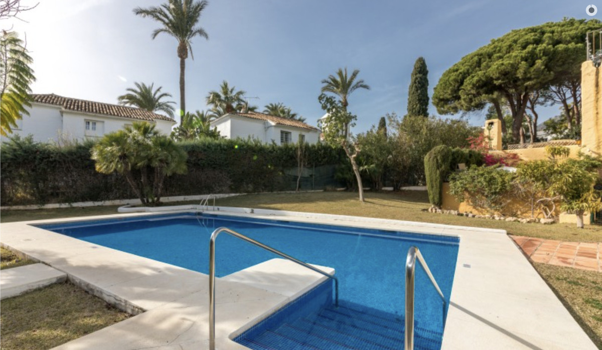 Townhouse for sale in Torrox 3