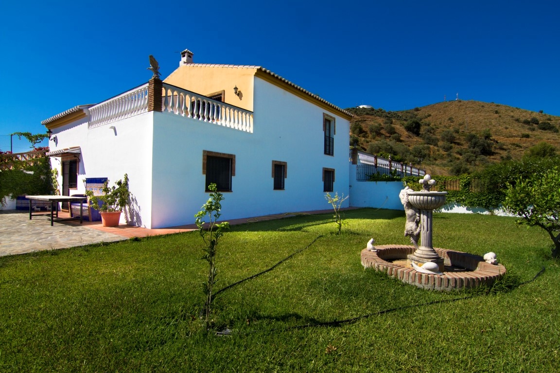 Villa for sale in Rincón de La Victoria 2