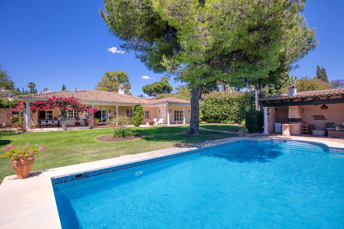 Villa for sale in Estepona 16