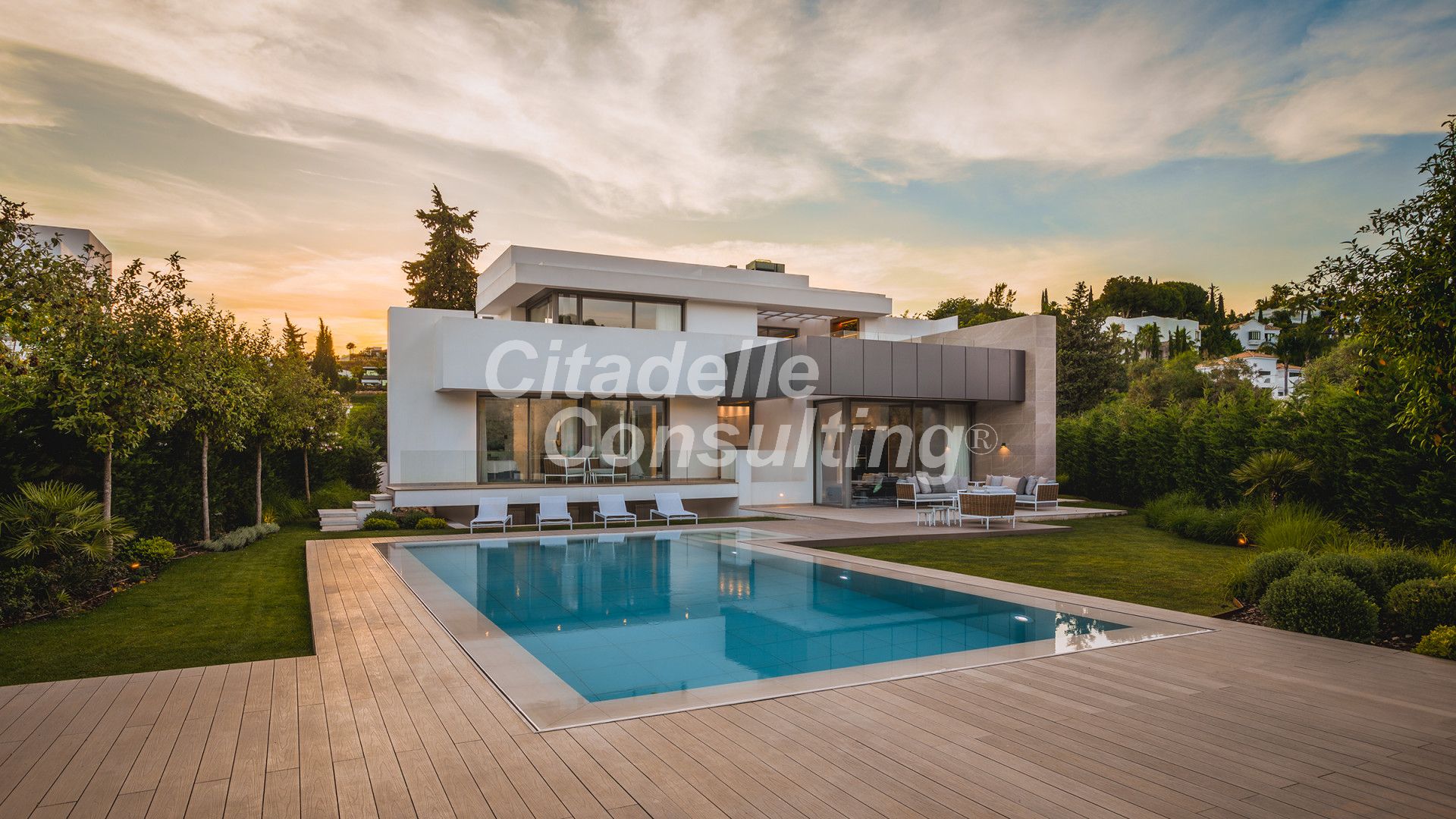 Villa for sale in Estepona 1
