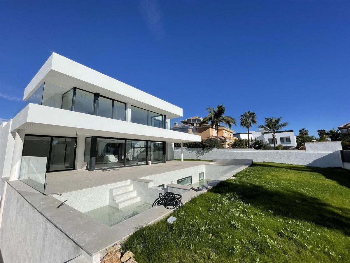 Villa for sale in Marbella - San Pedro and Guadalmina 3