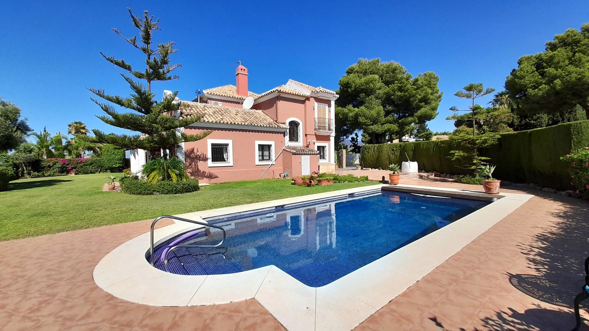 Villa te koop in Estepona 1