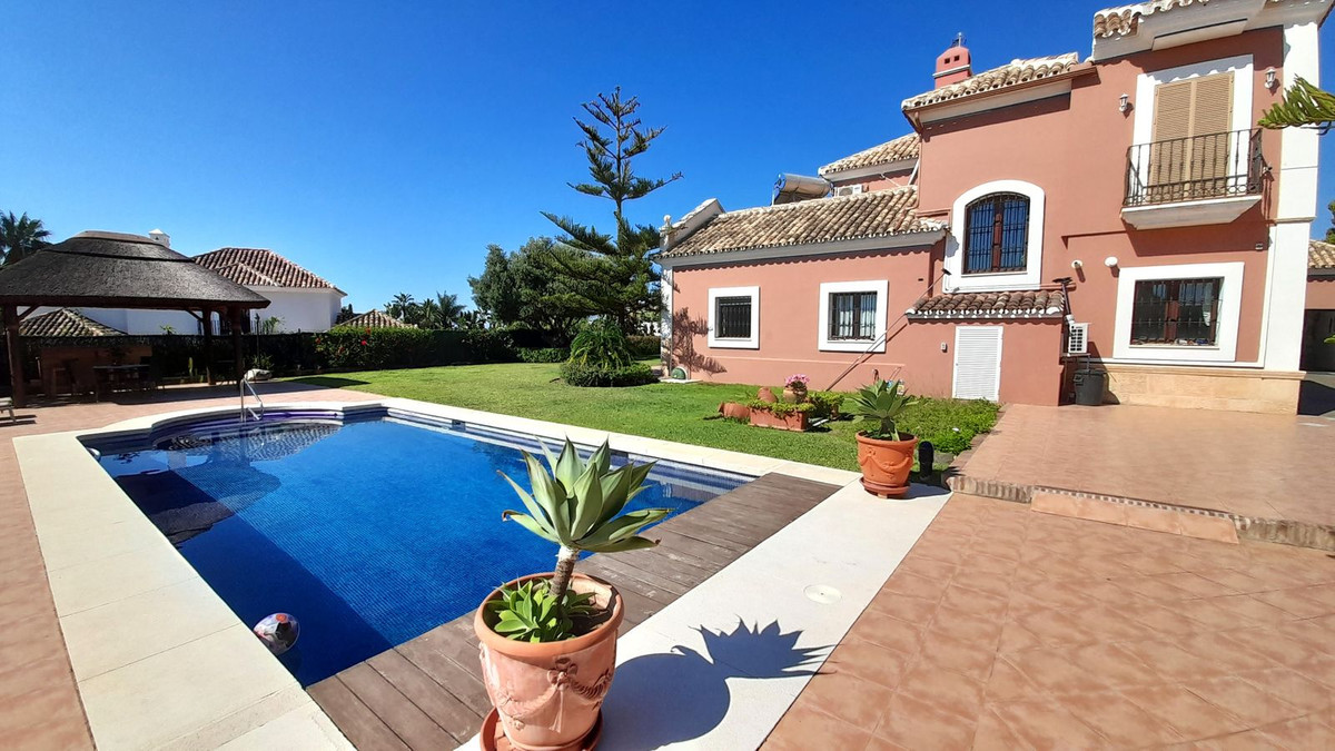 Villa for sale in Estepona 26