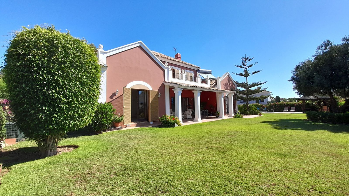 Villa for sale in Estepona 33