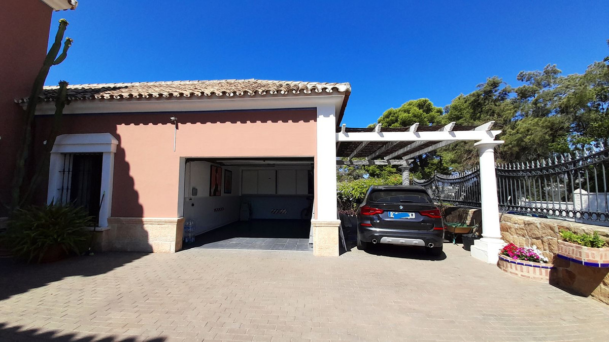 Villa te koop in Estepona 40