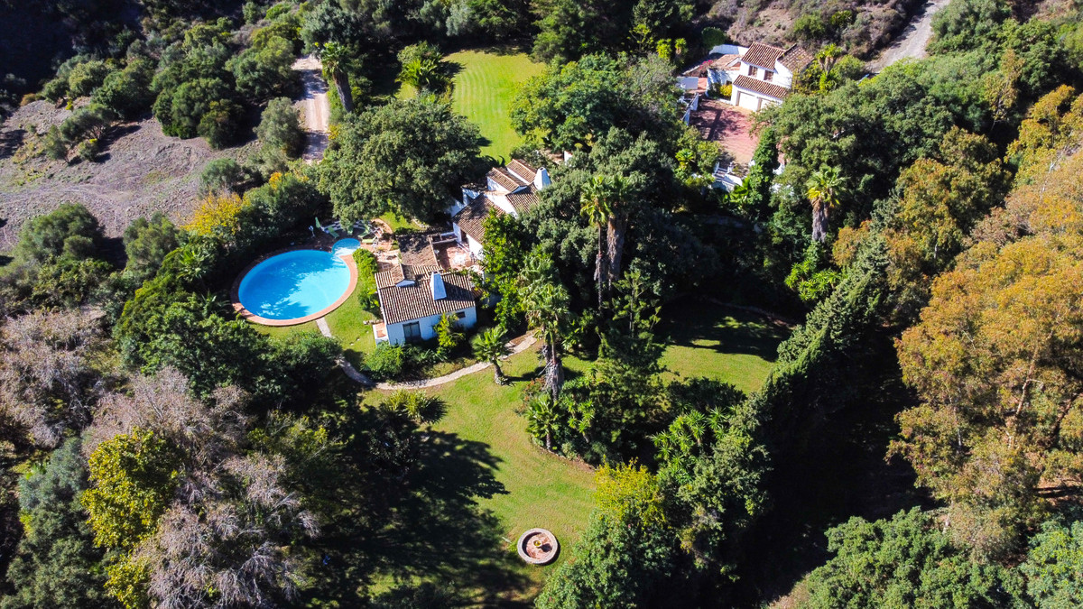 Villa for sale in Casares 1