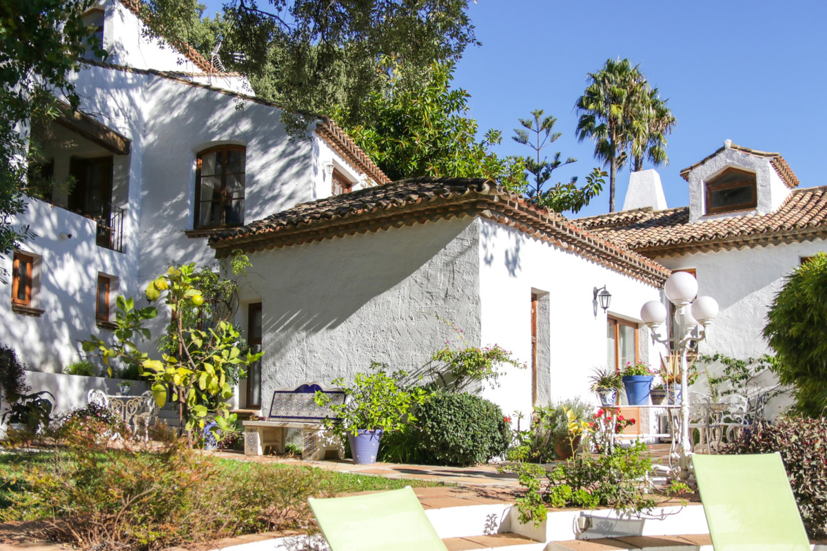 Villa for sale in Casares 11