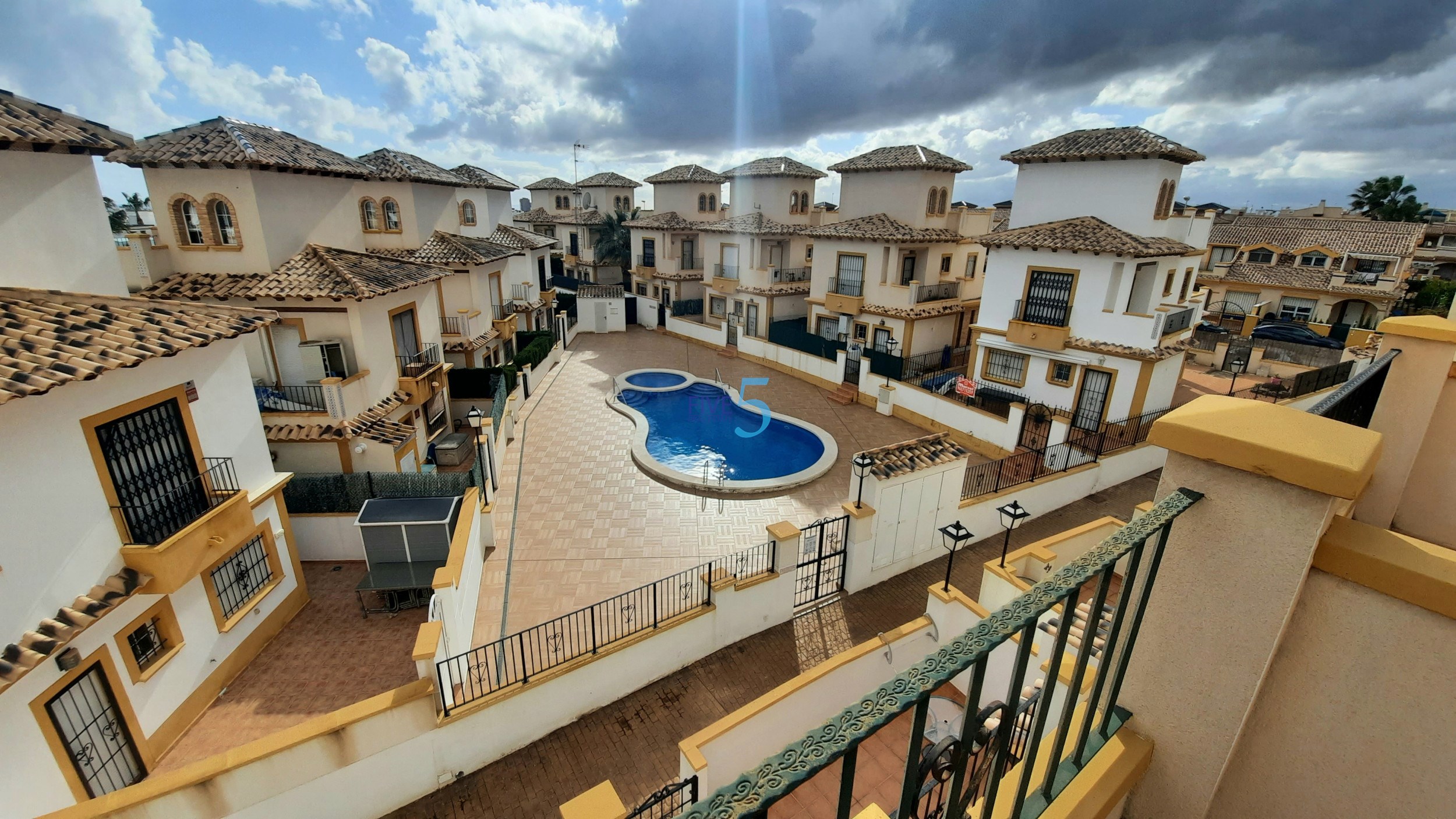 Townhouse te koop in Alicante 2