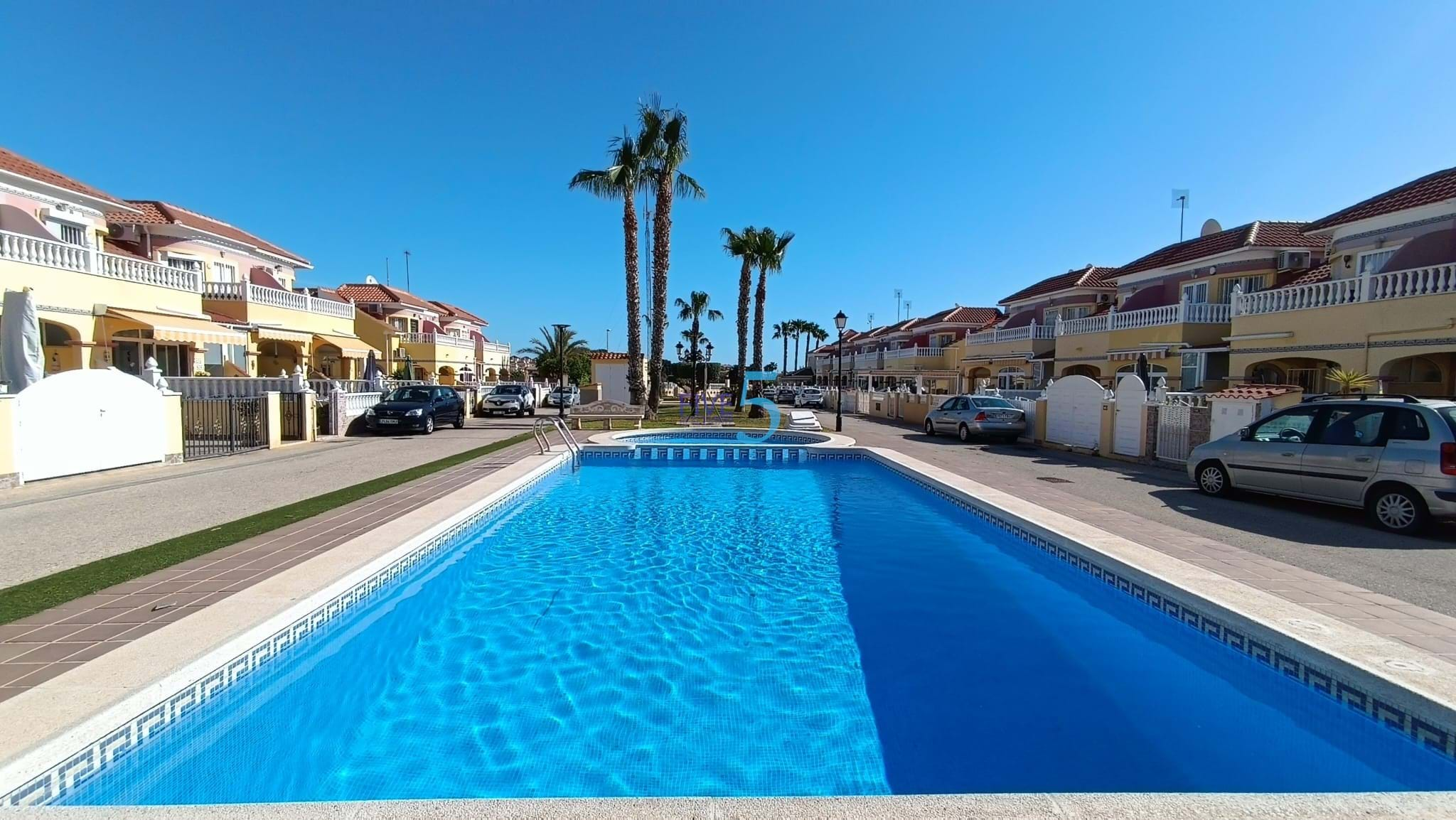 Townhouse te koop in Alicante 2