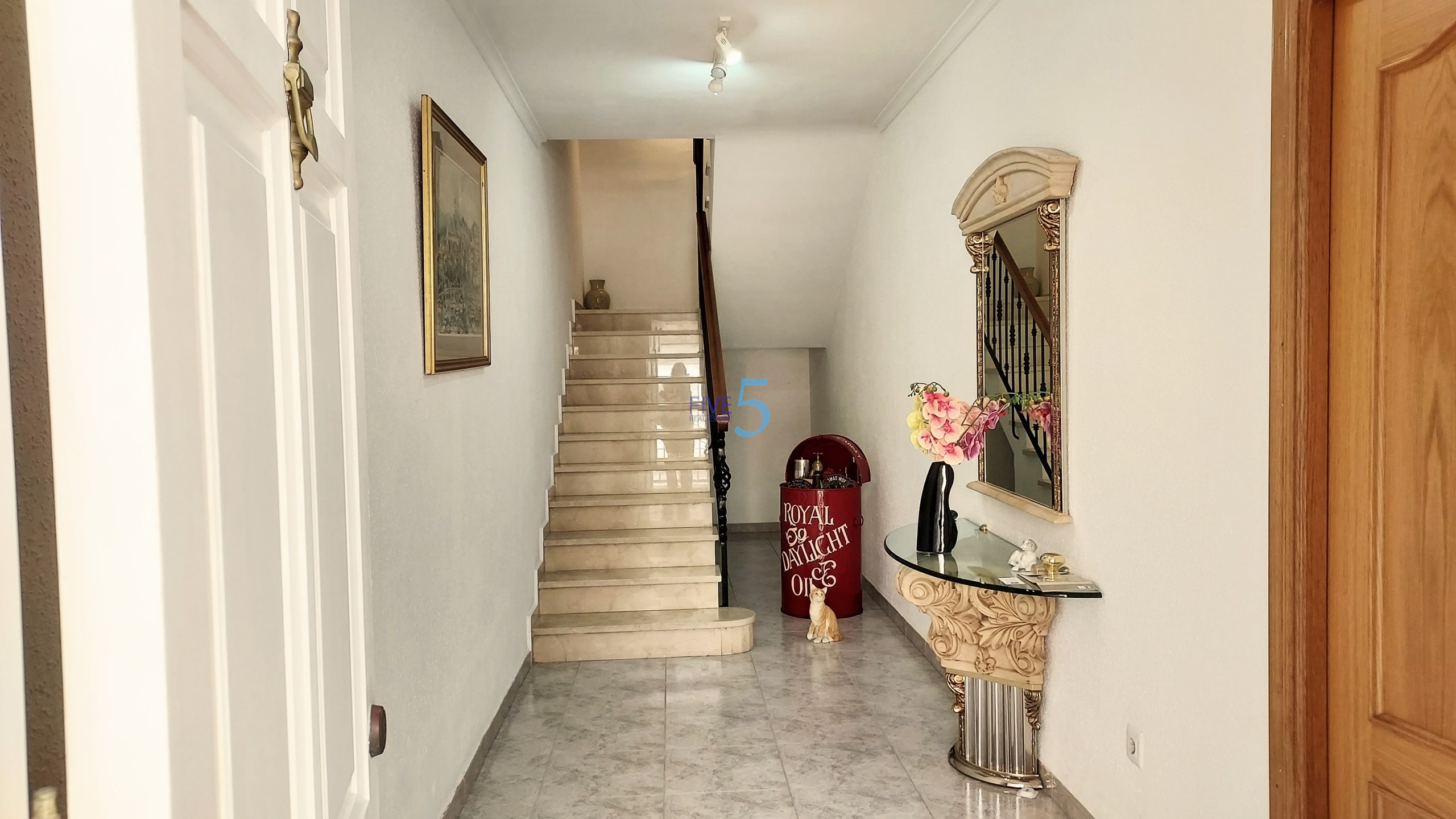 Townhouse for sale in Valencia City 4