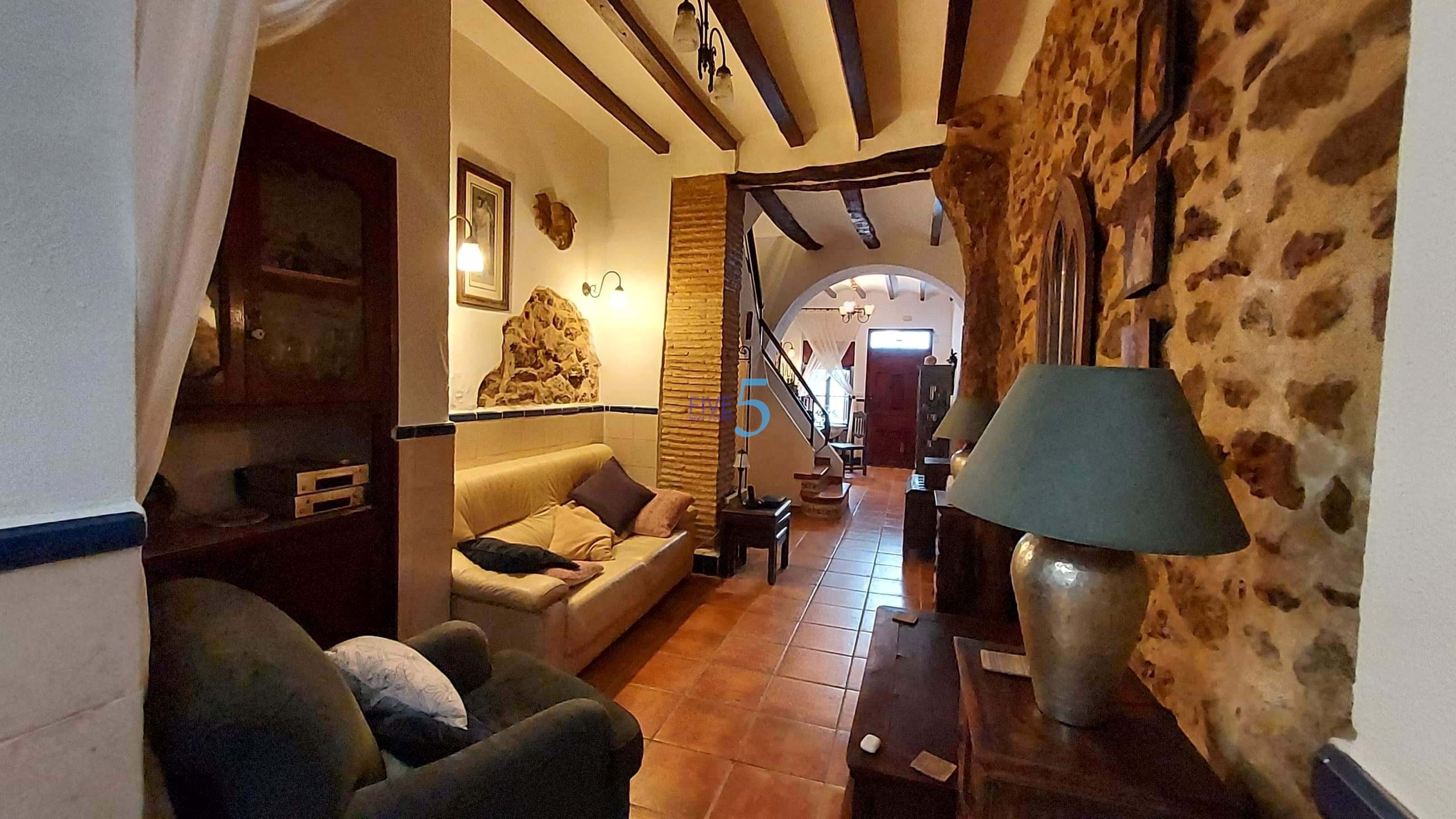 Townhouse for sale in Valencia City 3