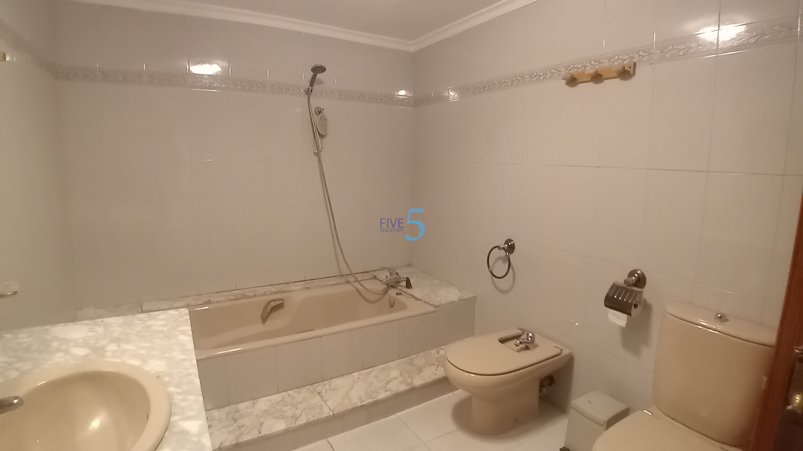 Townhouse for sale in Valencia City 20