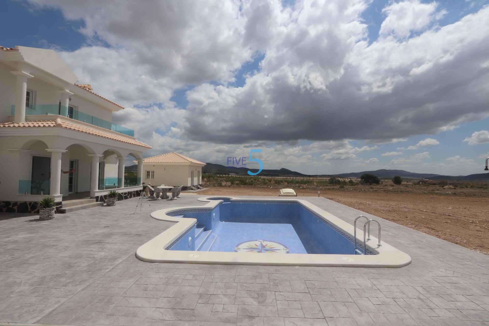 Villa for sale in Alicante 42