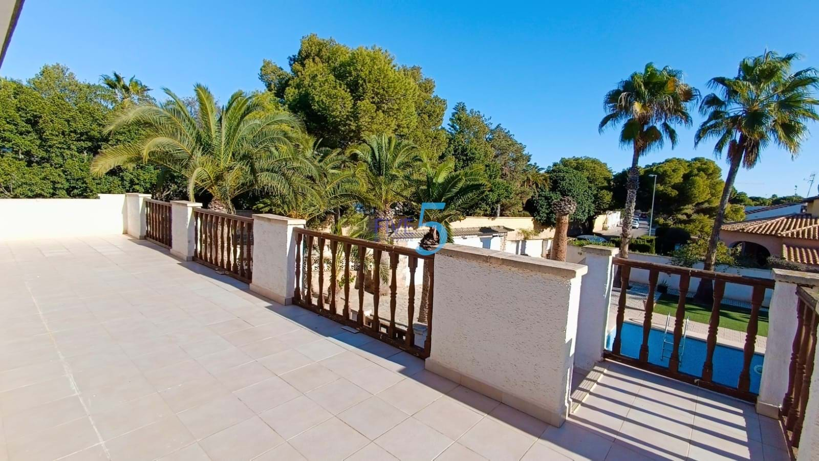 Villa for sale in Alicante 16