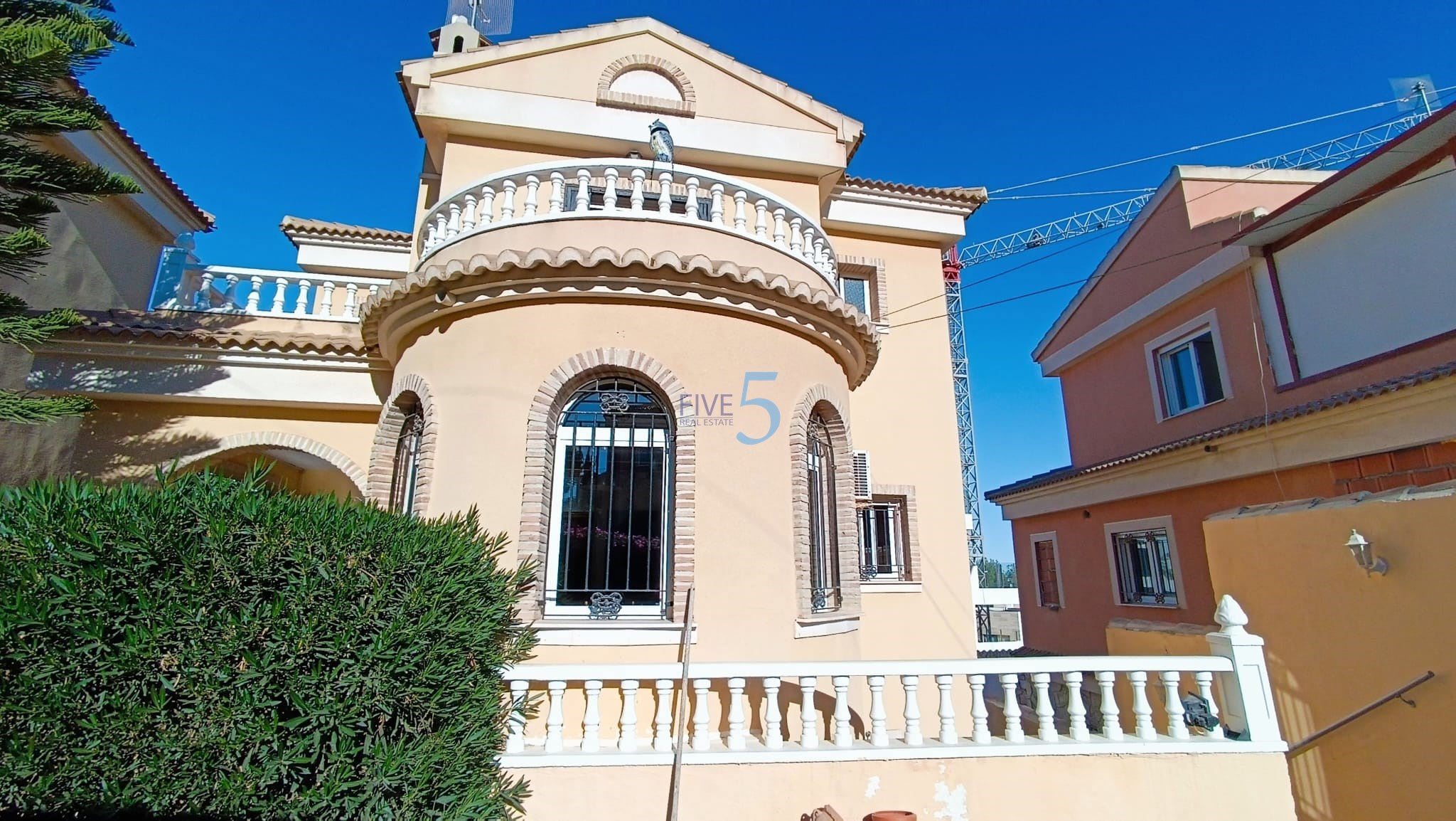 Villa for sale in Alicante 1