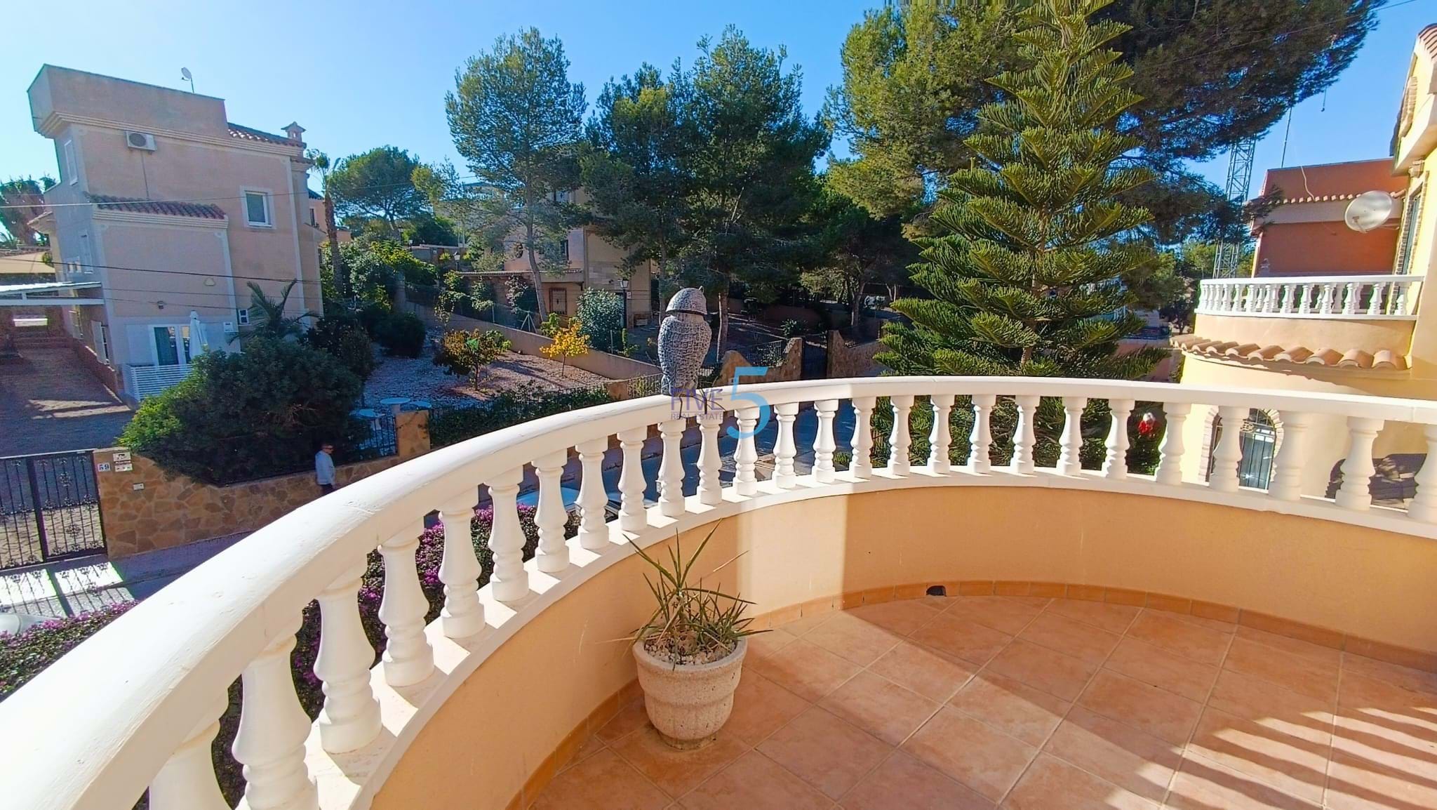 Villa for sale in Alicante 11