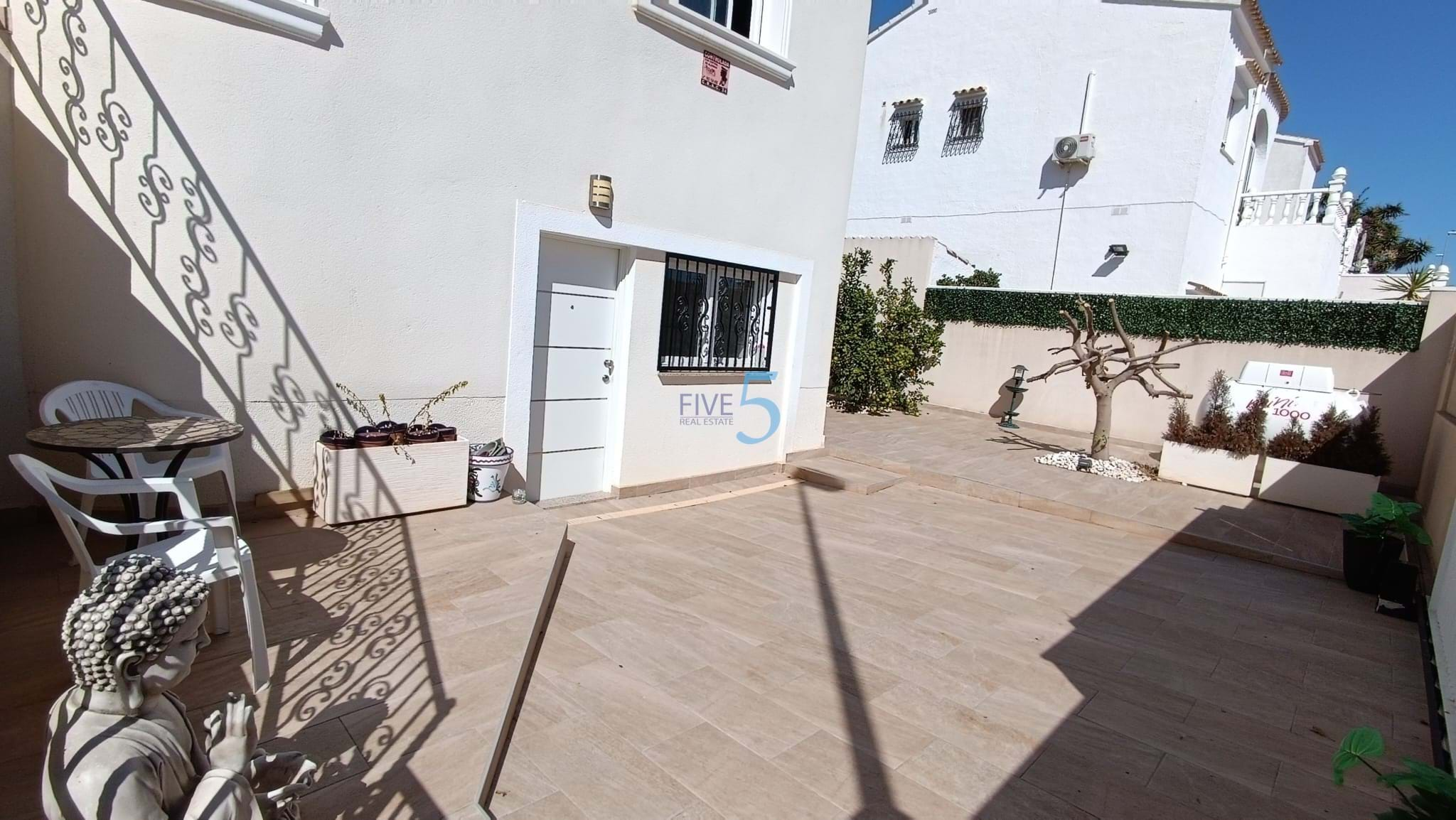 Villa for sale in Alicante 28