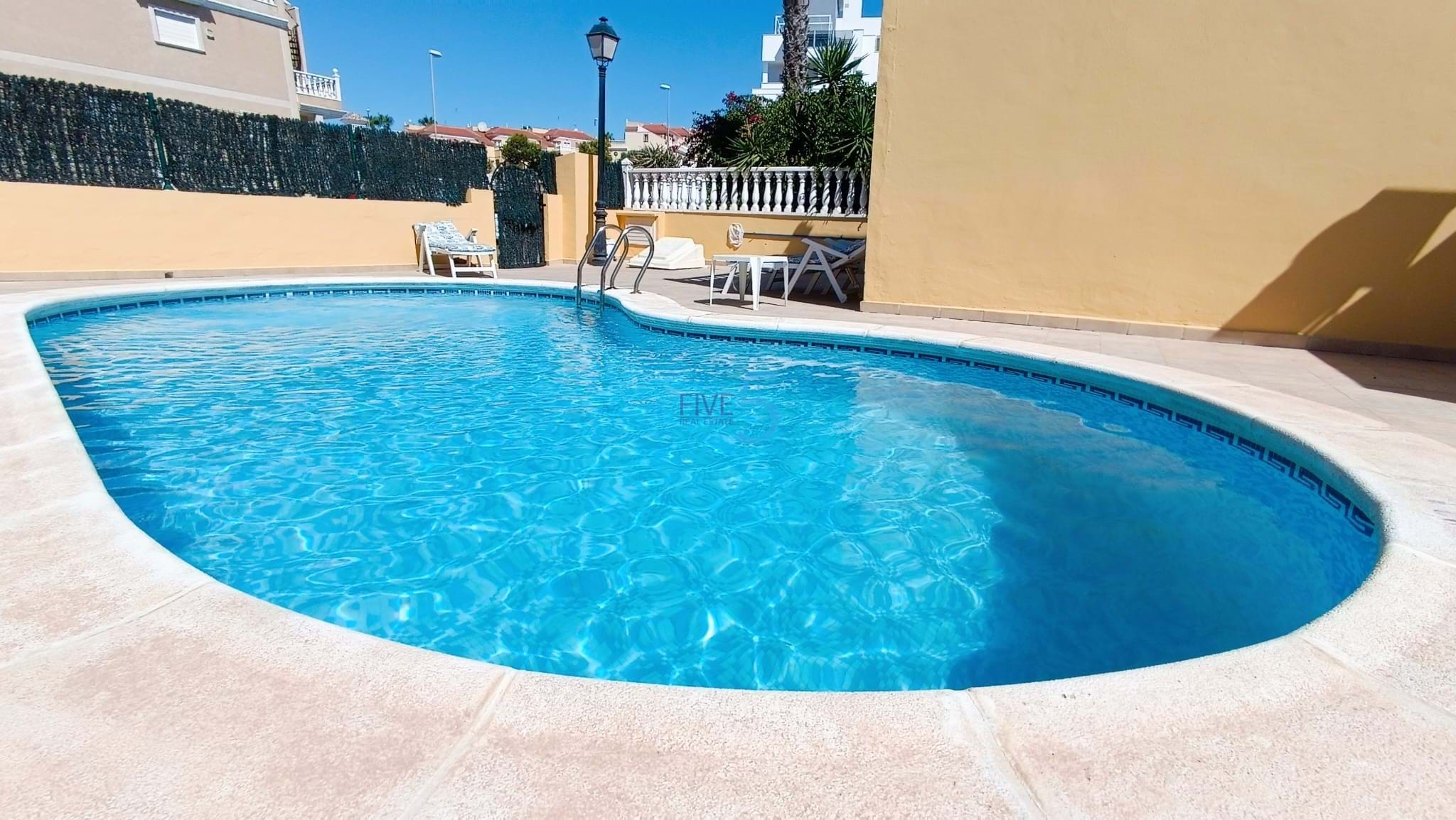 Townhouse for sale in Alicante 41