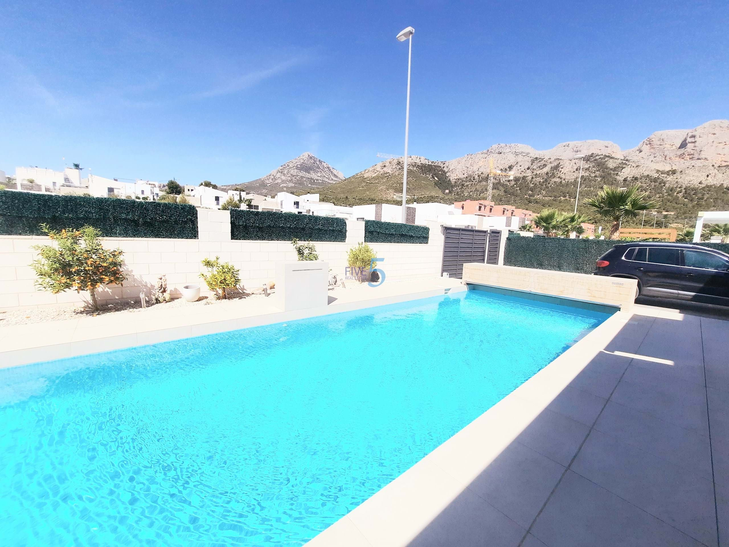 Villa te koop in Alicante 8