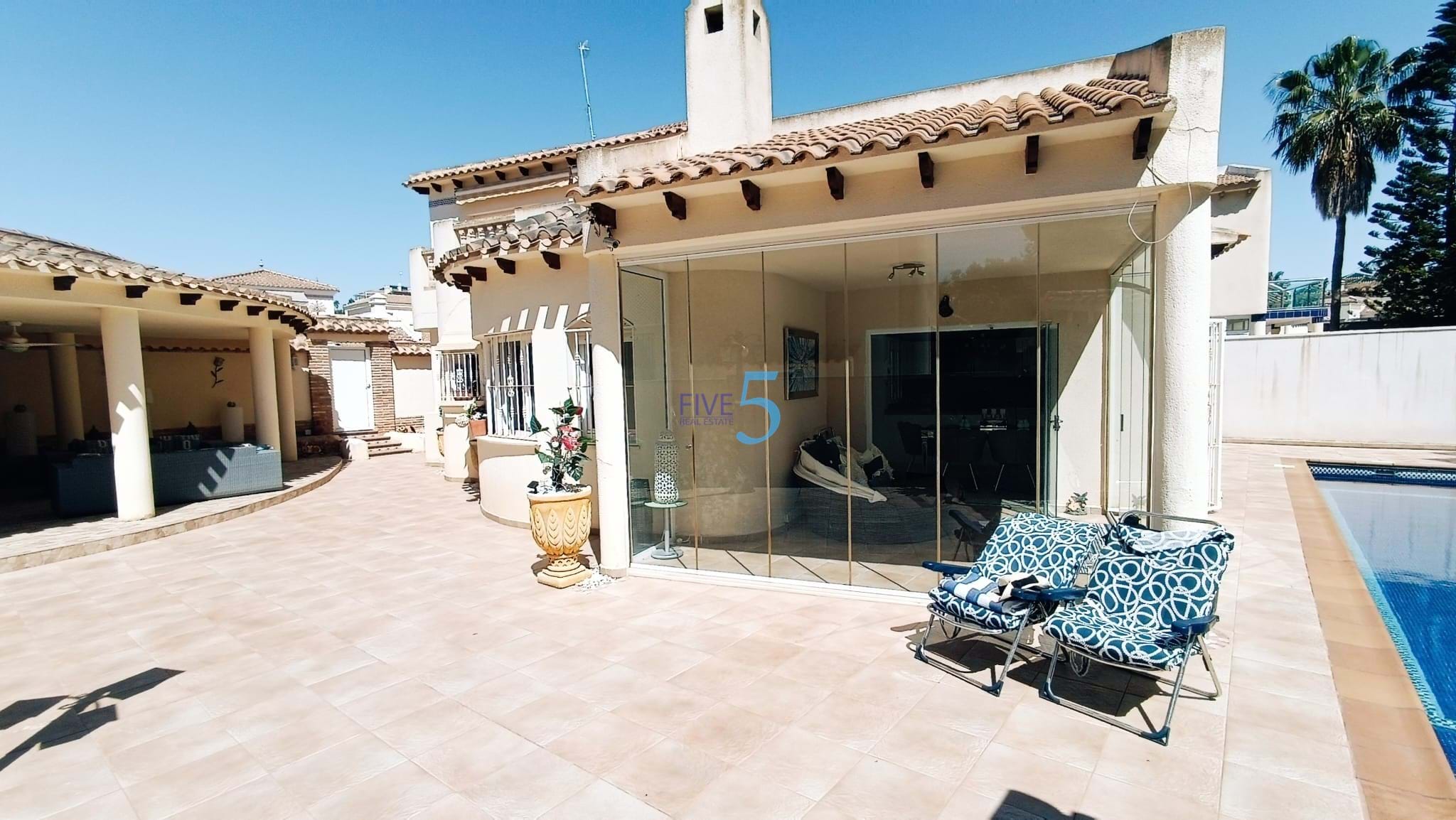 Villa till salu i Alicante 33